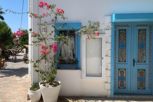 Charming Cycladic home with blue doors in Koufonisia